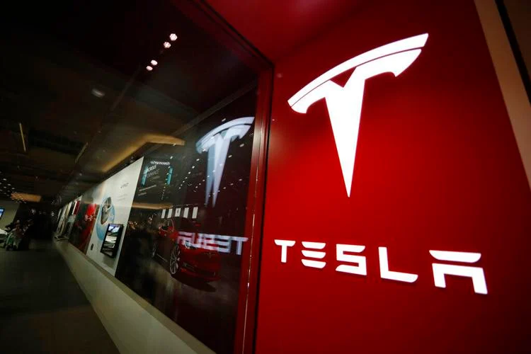 Tesla recalls 2 million vehicles for autopilot flaws Tech News at Tool Battles